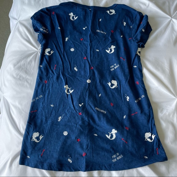 SOLD The little mermaid Disney graphic tshirt size xs from the Disney world park - Picture 4 of 4